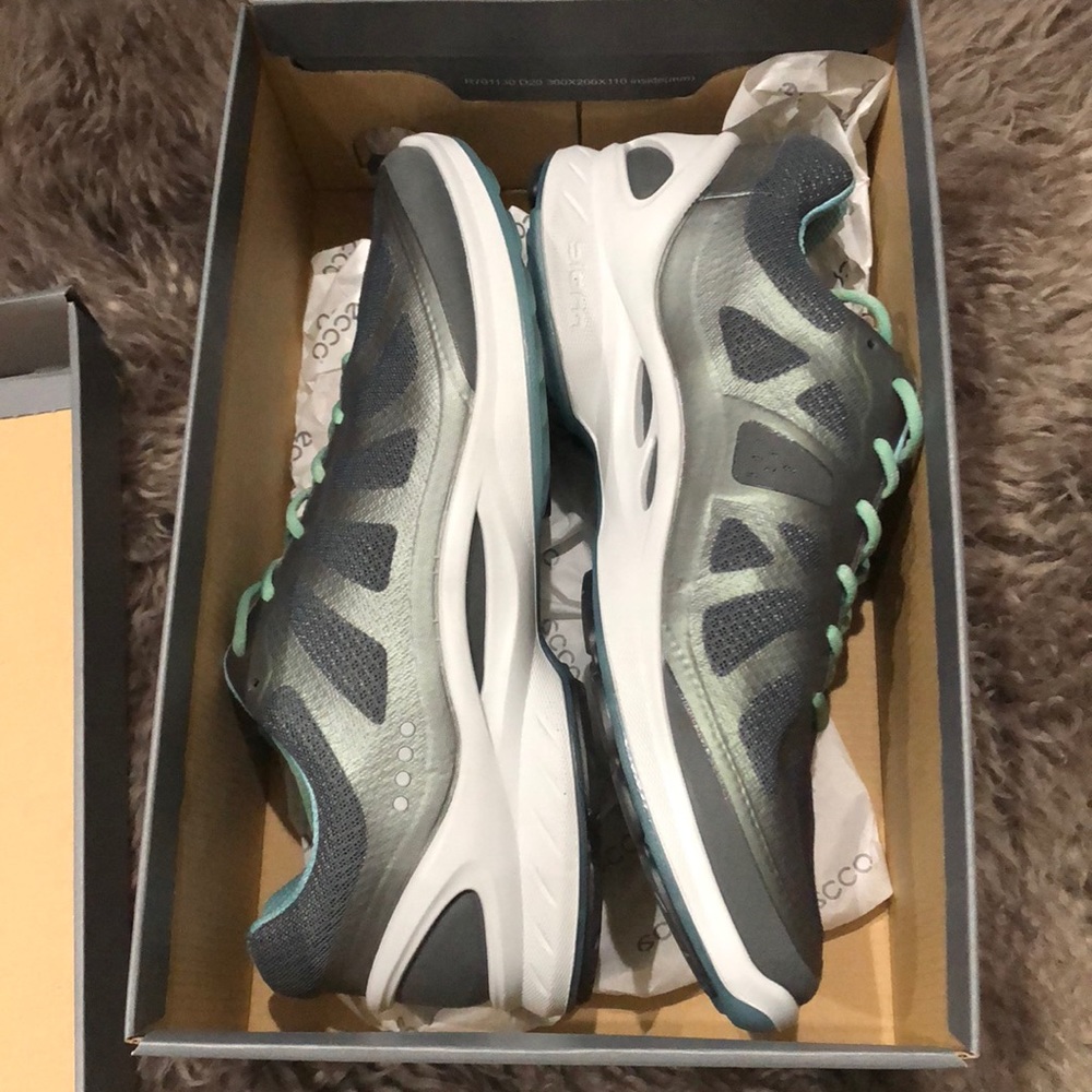 Ecco biom natural motion athletic shoes